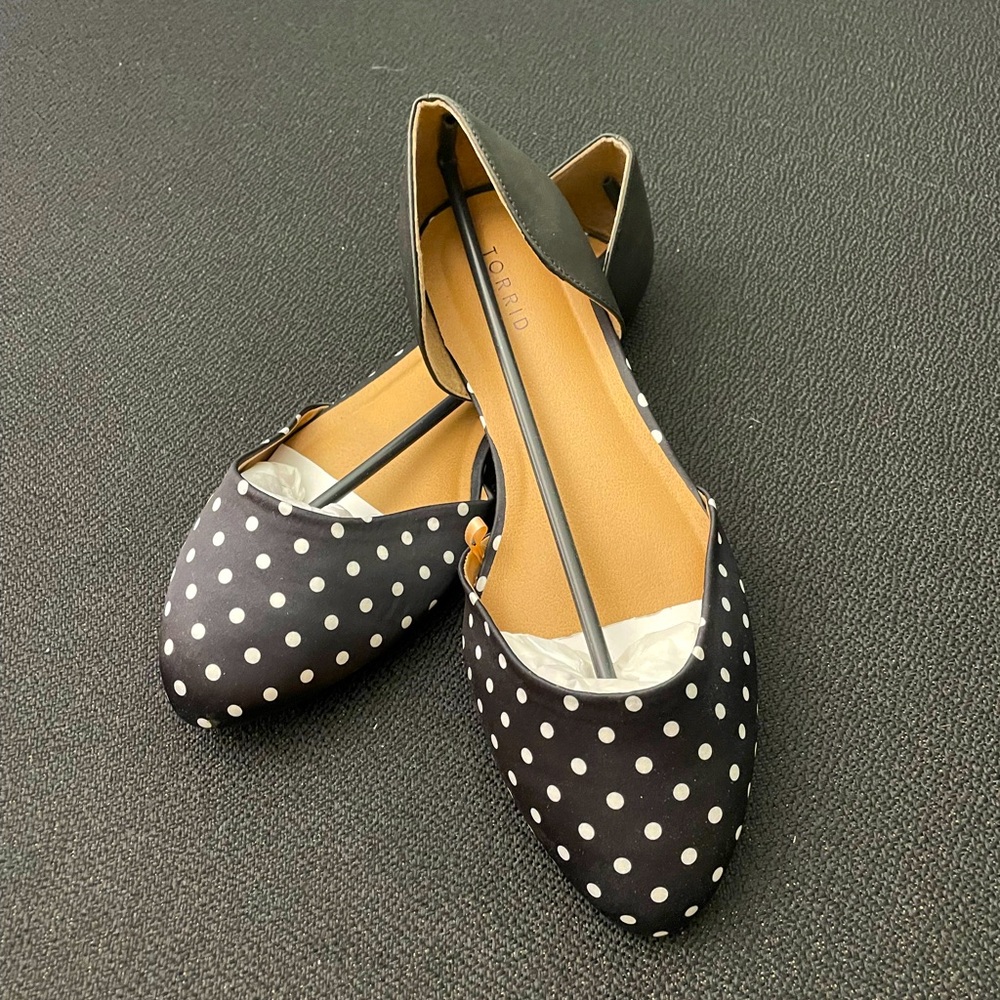 NWOT Torrid D’Orsay black & white polka dot pointed toe flats sz 13